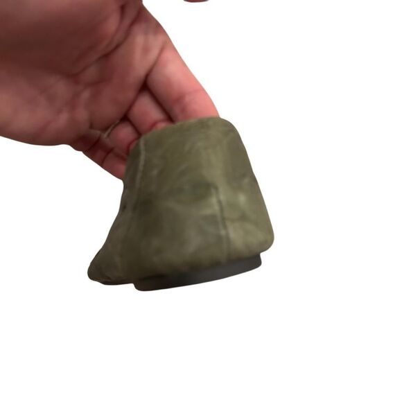 Born BOC green ruffle detail flats size 9 - Picture 6 of 8